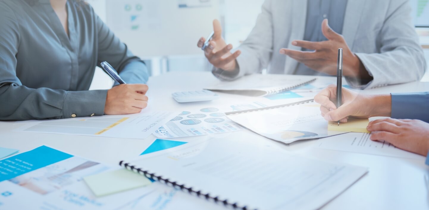 拍手する人たち